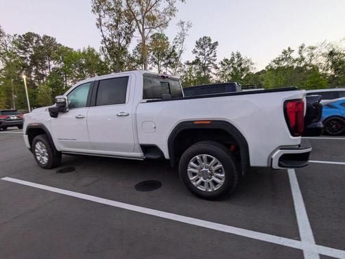 White Frost Tricoat 2022 GMC Sierra 2500 Denali