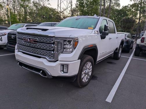 White Frost Tricoat 2022 GMC Sierra 2500 Denali