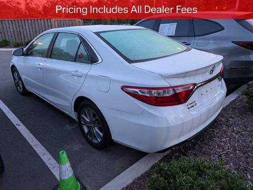 Super White 2017 Toyota Camry SE