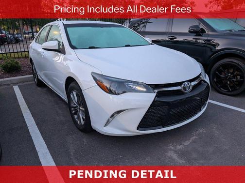 Super White 2017 Toyota Camry SE