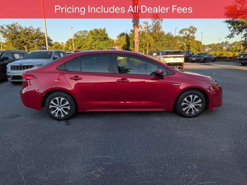 Barcelona Red Metallic 2021 Toyota Corolla Hybrid SE