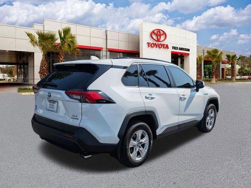 Super White 2020 Toyota RAV4 Hybrid XLE