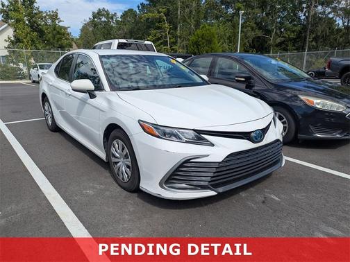 2022 Toyota Camry Hybrid LE