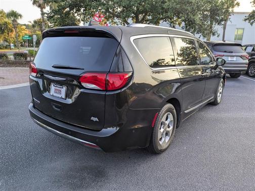 2017 Chrysler Pacifica Touring-L Plus