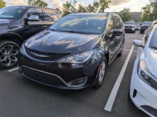 2017 Chrysler Pacifica Touring-L Plus