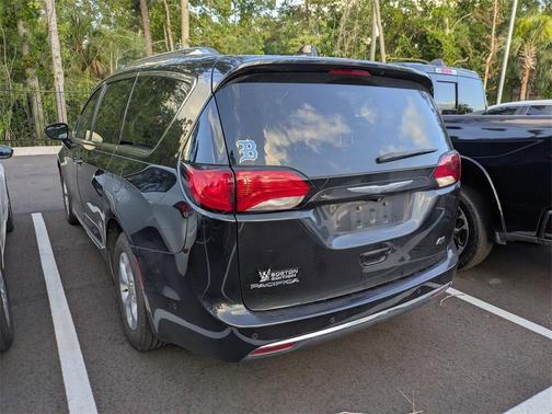 2017 Chrysler Pacifica Touring-L Plus