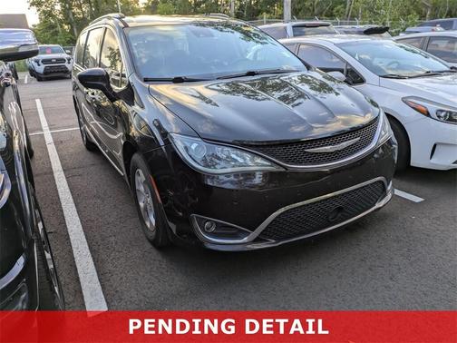 2017 Chrysler Pacifica Touring-L Plus