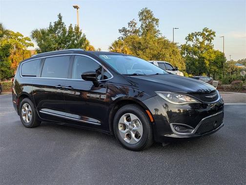 2017 Chrysler Pacifica Touring-L Plus