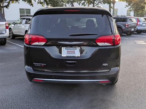 2017 Chrysler Pacifica Touring-L Plus