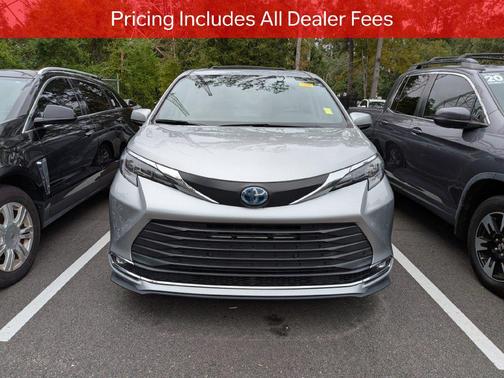 Celestial Silver Metallic 2024 Toyota Sienna XLE