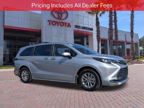 Celestial Silver Metallic 2024 Toyota Sienna XLE