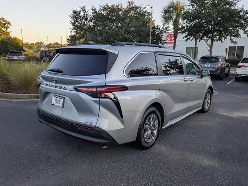 2021 Toyota Sienna LE
