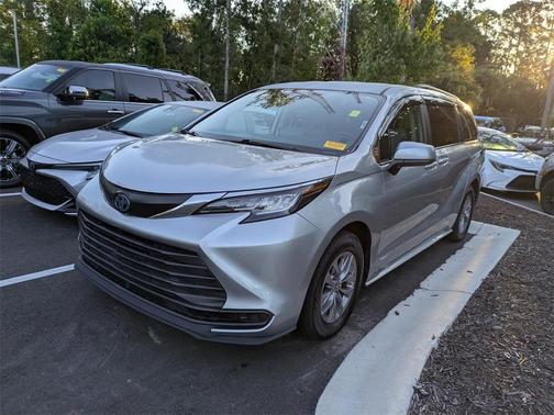 2021 Toyota Sienna LE