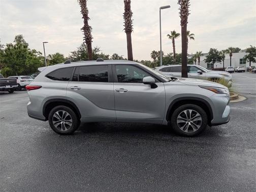 2023 Toyota Highlander Hybrid XLE