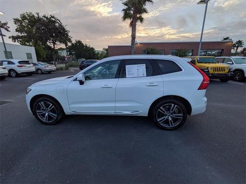 2021 Volvo XC60 Recharge Plug-In Hybrid T8 Inscription Expression