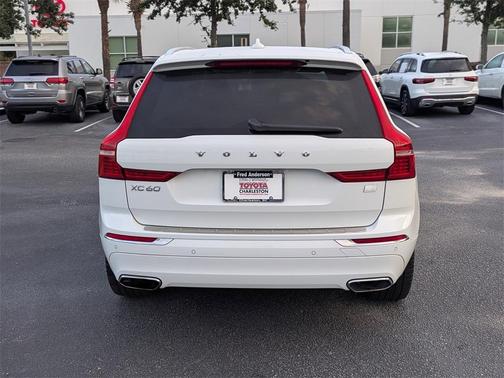 2021 Volvo XC60 Recharge Plug-In Hybrid T8 Inscription Expression