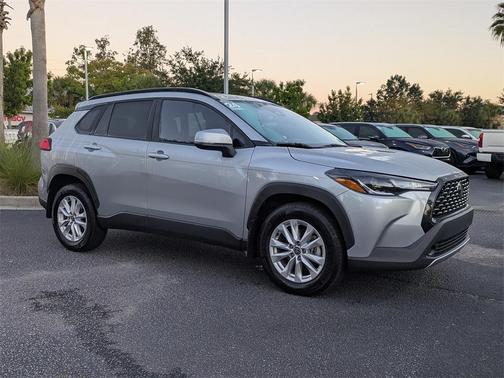 2024 Toyota Corolla Cross LE