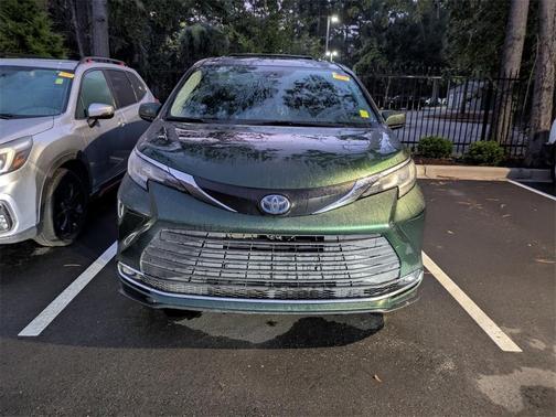 2023 Toyota Sienna XLE