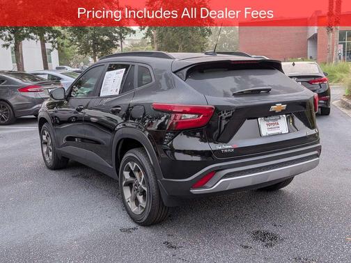 Mosaic Black Metallic 2024 Chevrolet Trax LT