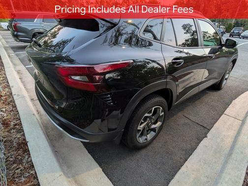 Mosaic Black Metallic 2024 Chevrolet Trax LT