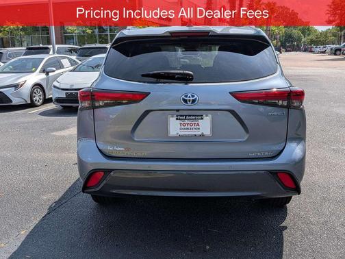 Moon Dust 2023 Toyota Highlander Hybrid Limited