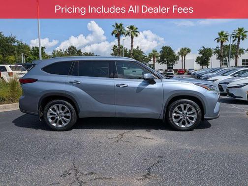 Moon Dust 2023 Toyota Highlander Hybrid Limited