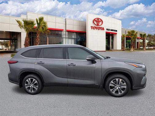 2025 Toyota Highlander Hybrid XLE