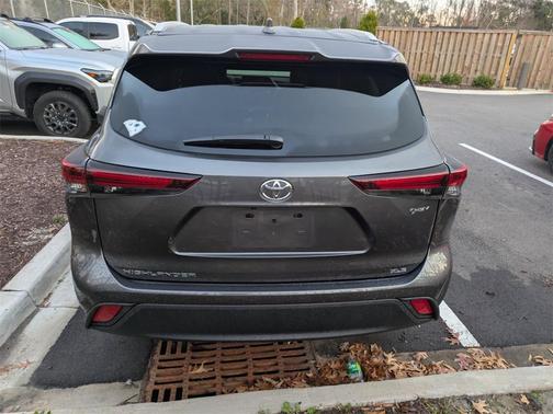 2025 Toyota Highlander Hybrid XLE