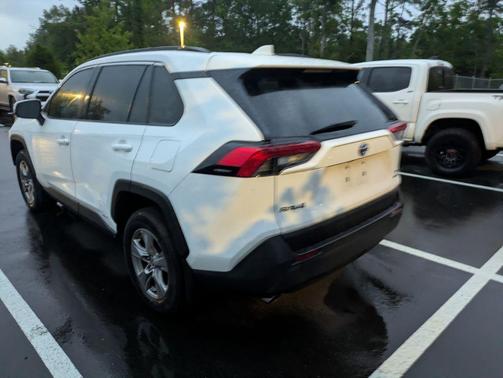 Ice Cap 2024 Toyota RAV4 Hybrid XLE