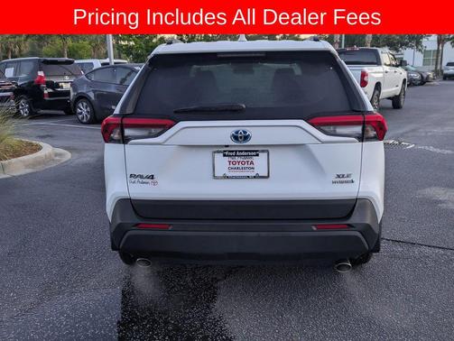 Ice Cap 2024 Toyota RAV4 Hybrid XLE