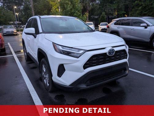 Ice Cap 2024 Toyota RAV4 Hybrid XLE
