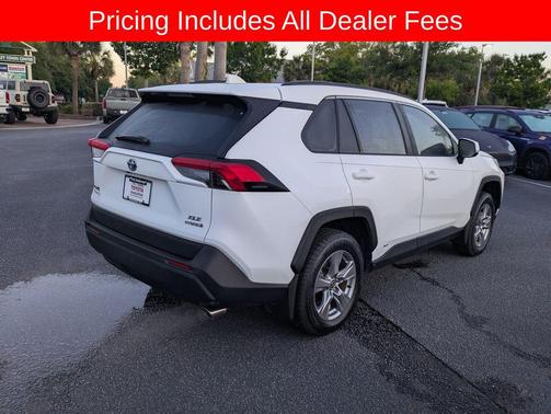 Ice Cap 2024 Toyota RAV4 Hybrid XLE