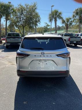 2025 Toyota Sienna XLE 8 Passenger