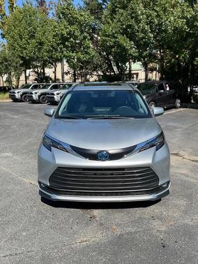 2025 Toyota Sienna XLE 8 Passenger