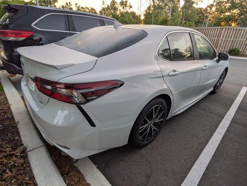 Ice Edge 2024 Toyota Camry SE