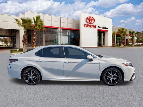 Ice Edge 2024 Toyota Camry SE