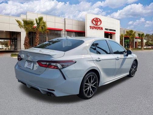 Ice Edge 2024 Toyota Camry SE