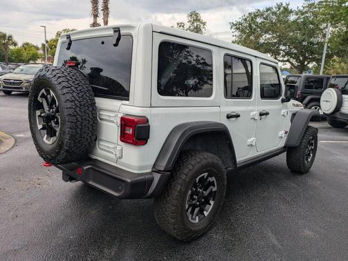 Bright White Clearcoat 2025 Jeep Wrangler Rubicon