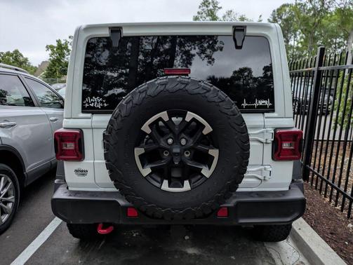 Bright White Clearcoat 2025 Jeep Wrangler Rubicon
