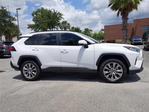 2020 Toyota RAV4 XLE Premium