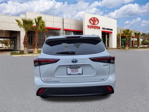 2024 Toyota Highlander Hybrid XLE