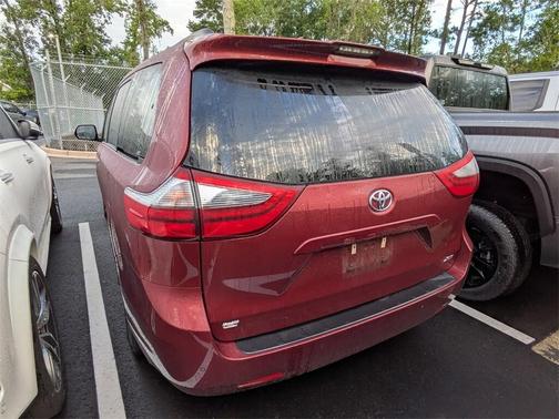 2020 Toyota Sienna XLE
