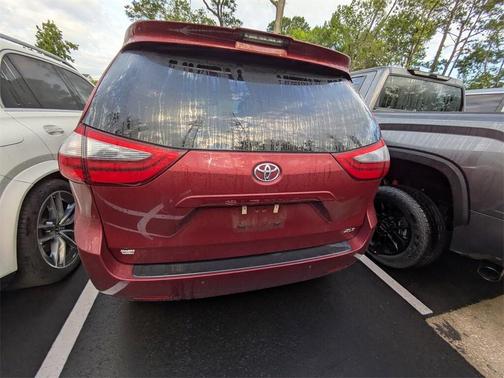 2020 Toyota Sienna XLE
