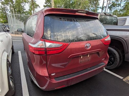 2020 Toyota Sienna XLE