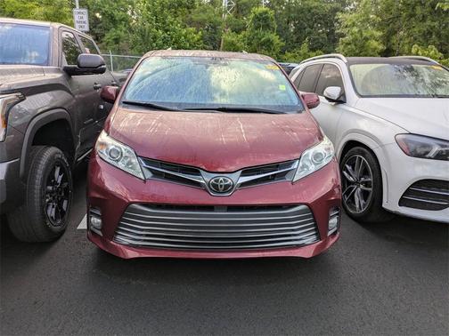2020 Toyota Sienna XLE