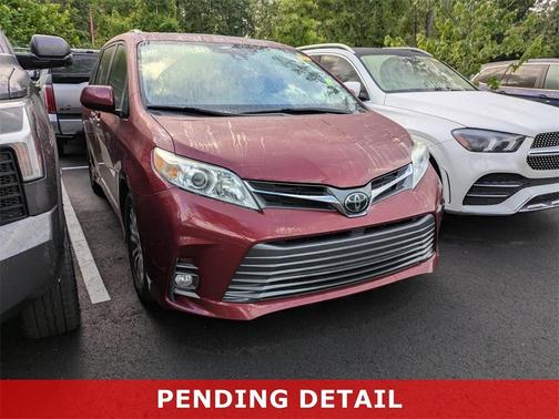 2020 Toyota Sienna XLE