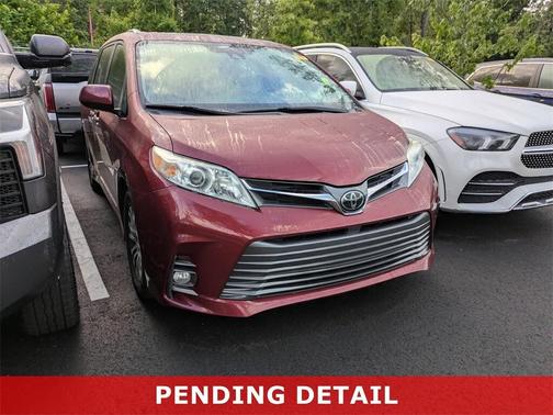 2020 Toyota Sienna XLE