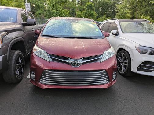 2020 Toyota Sienna XLE