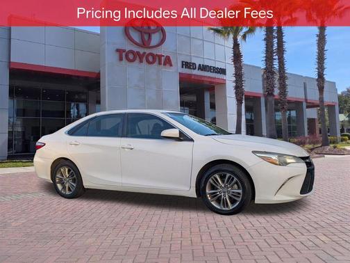 Super White 2017 Toyota Camry SE