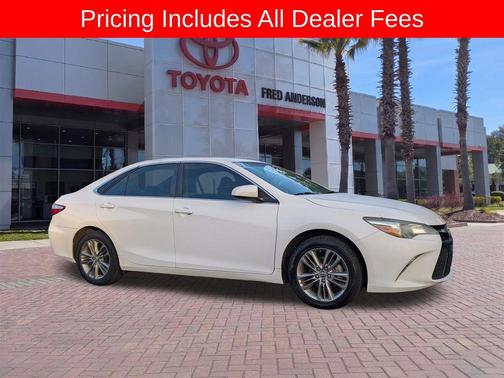 Super White 2017 Toyota Camry SE